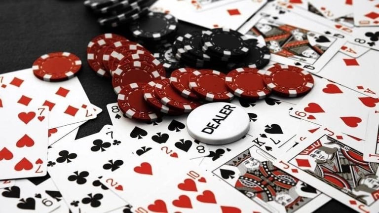 Filipino player setting up a bet 20 account on a smartphone to access online bingo rooms